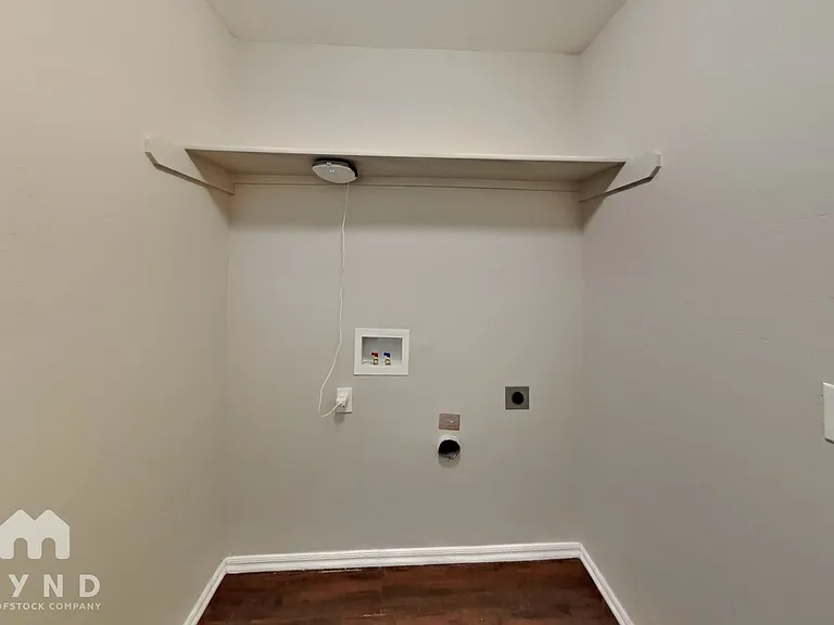 1724 Lanesboro Dr — Photo 16