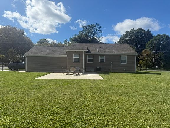 4th image of 2935 Quakerbridge Rd