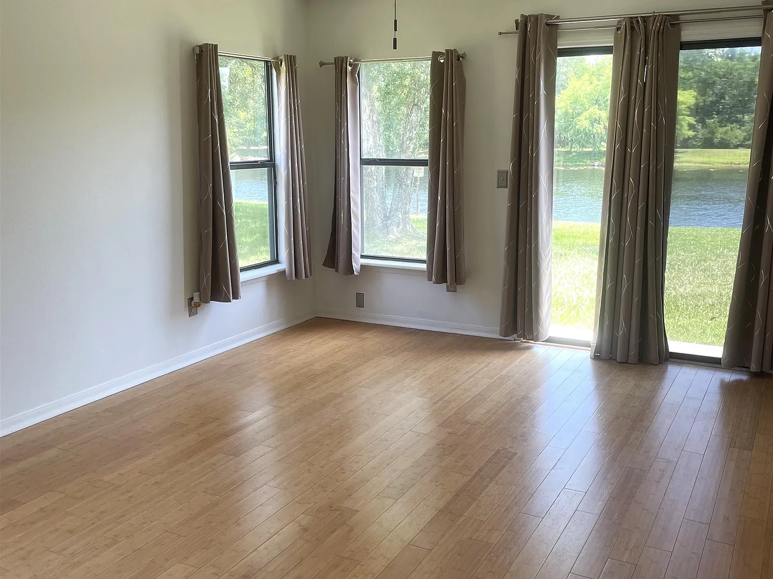 3 bed, 2.5 bath, 1536 sqft, $1,800 — Photo 3