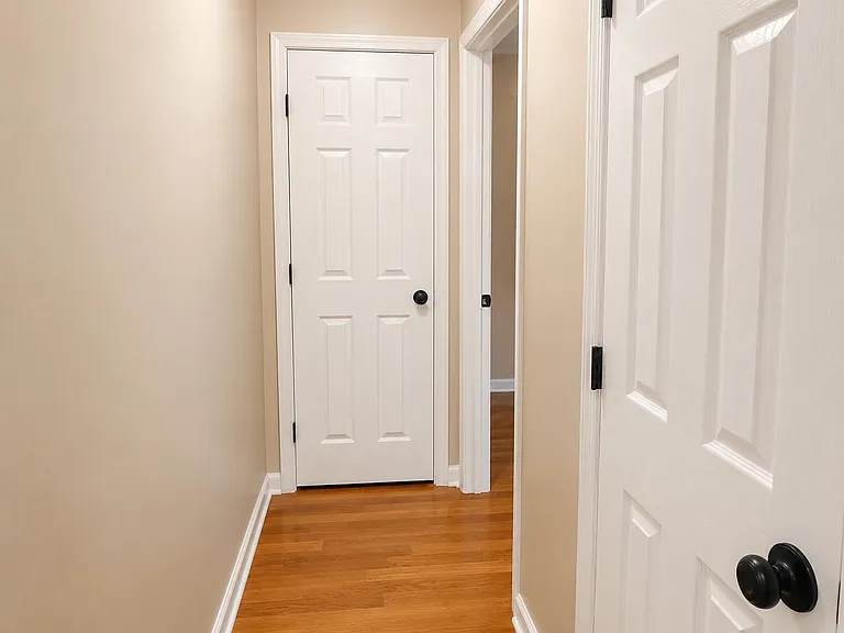 902 Endicott St — Photo 16