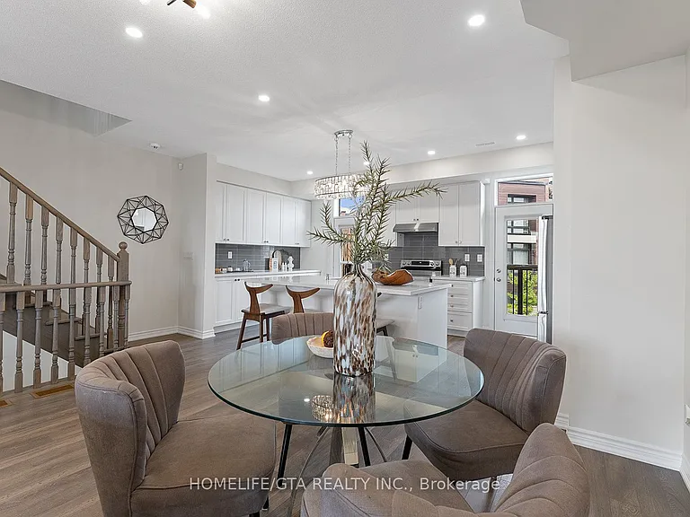 7 Holyrood Cres — Photo 20