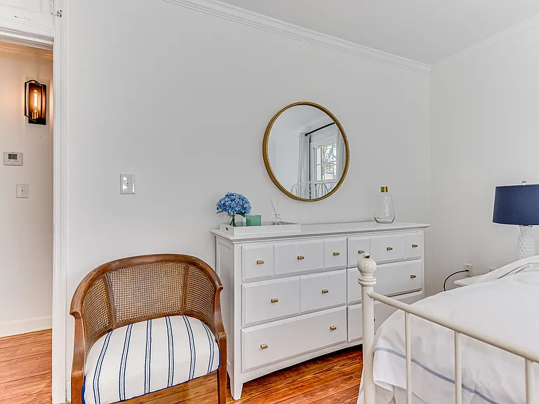 2701 Oakland Ave — Photo 10