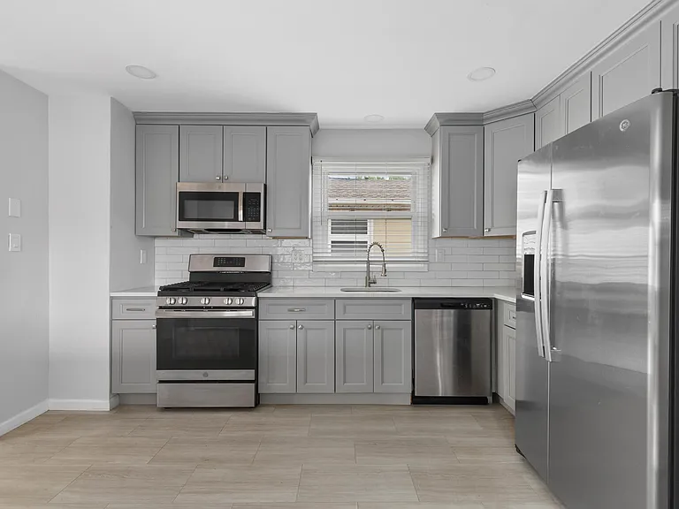 226 Webster Ave #2 — Photo 6