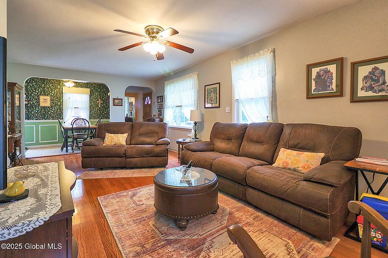 4th image of 2055 Curry Road
