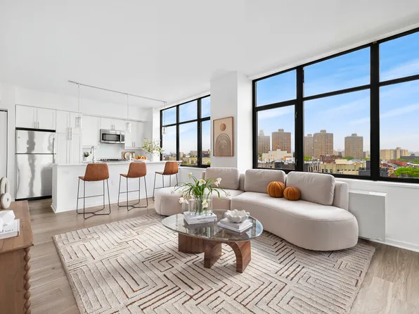 424 Bedford Avenue image 1 of 23