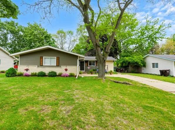 703 Coventry Ln, Crystal Lake, IL 60014