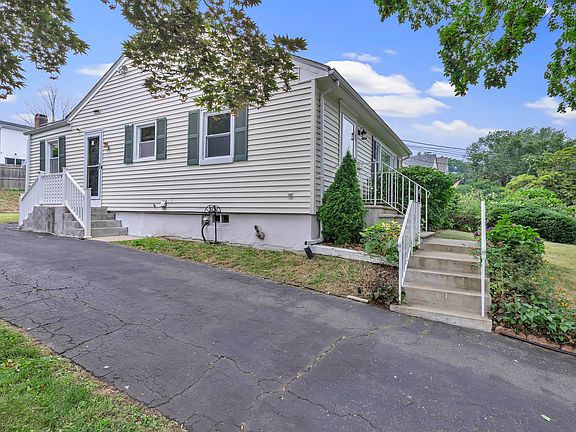 5th image of 215 Bennett St