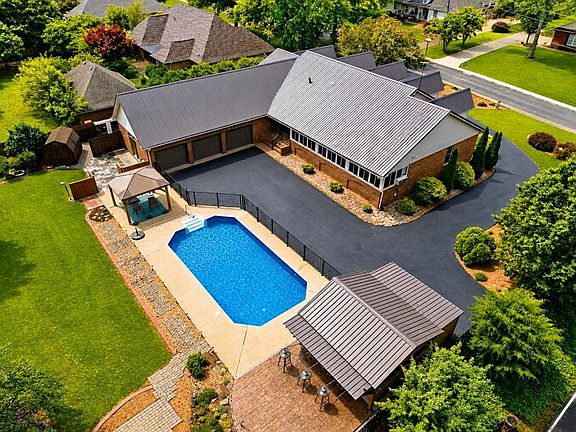 5th image of 15 Chesapeake Dr