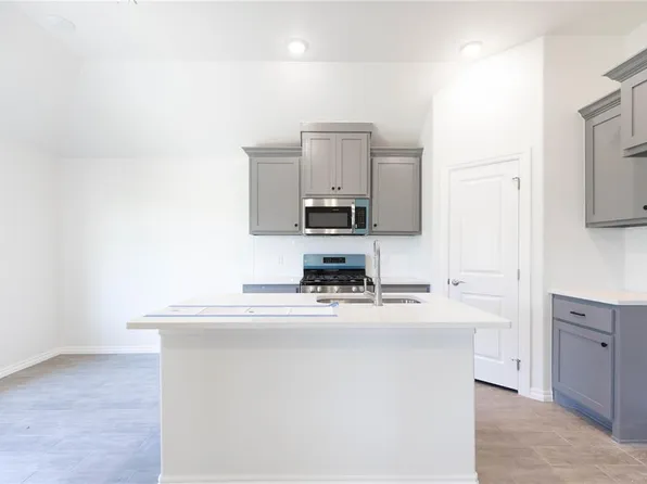 9228 NW 86th St, Yukon, OK 73099