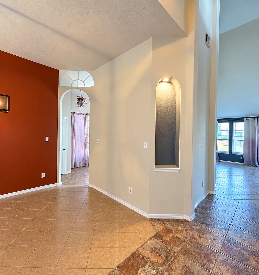 3 bed, 2.5 bath, 1989 sqft, $2,300 — Photo 2