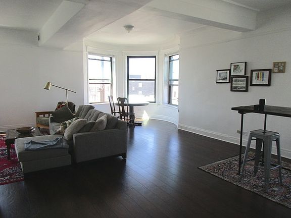 4th image of 2358 W Chicago Ave #3W