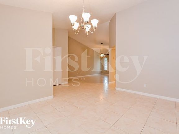 4th image of 2943 Mallorn Way