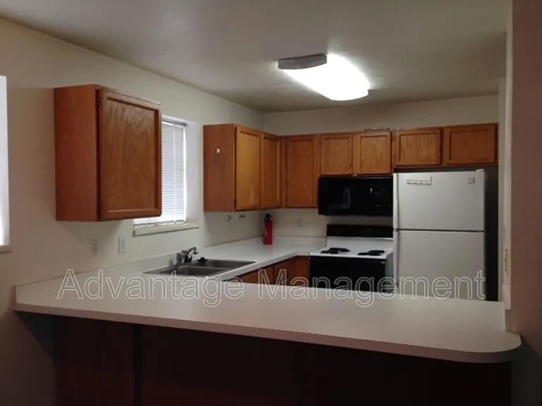 621 N 1570 W — Photo 2