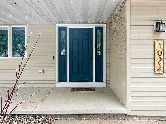 3rd image of 1023 W Ridgeview Dr