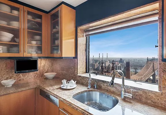 5th image of 425 E 58th St APT 33B