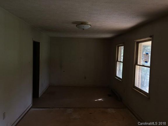 5th image of 2660 Woodpecker Ln