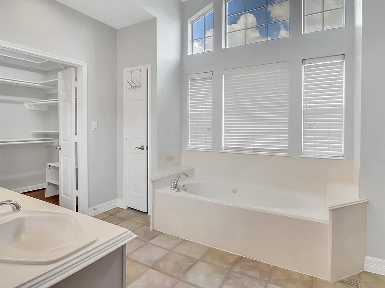 5320 Blossom St — Photo 7