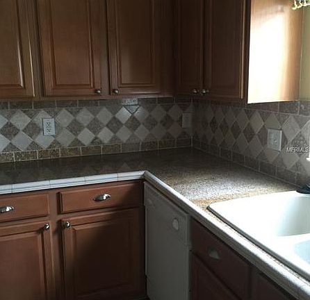 3rd image of 292 Clydesdale Cir
