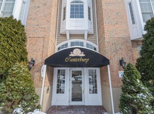 420 Pacing Way, Westbury, NY 11590