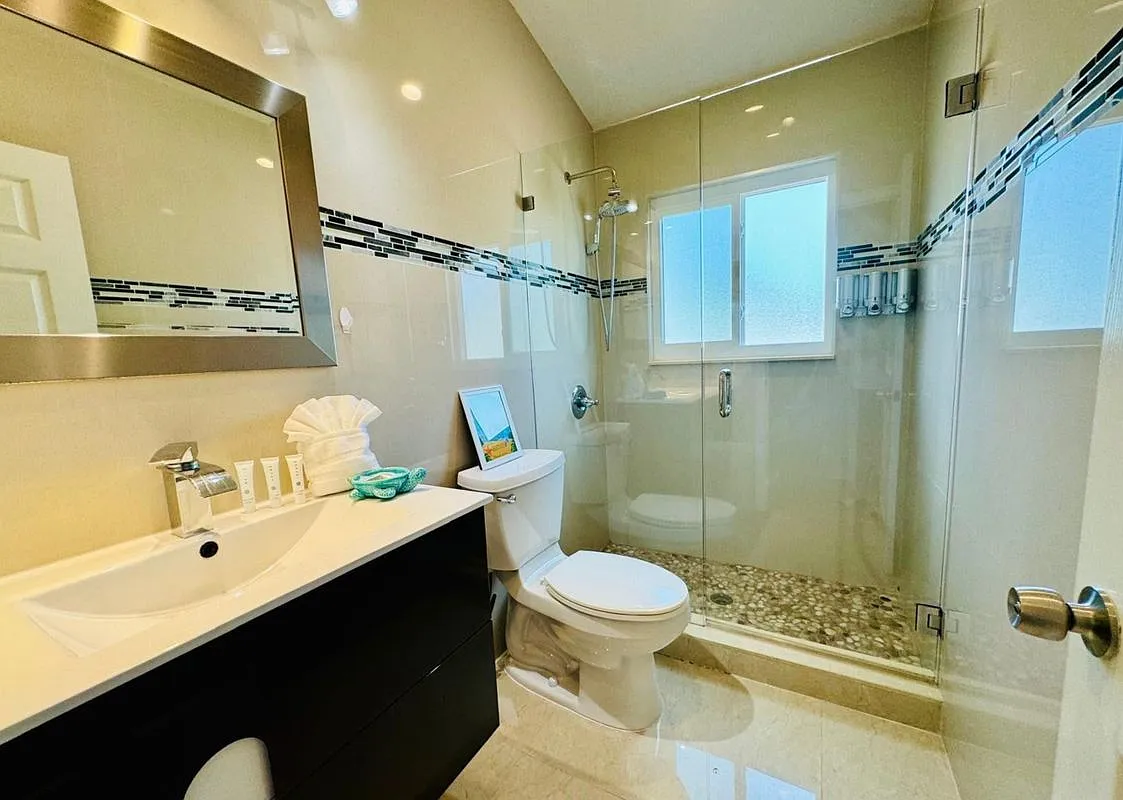 4 bed, 2.0 bath, 1499 sqft, $4,100 — Photo 3