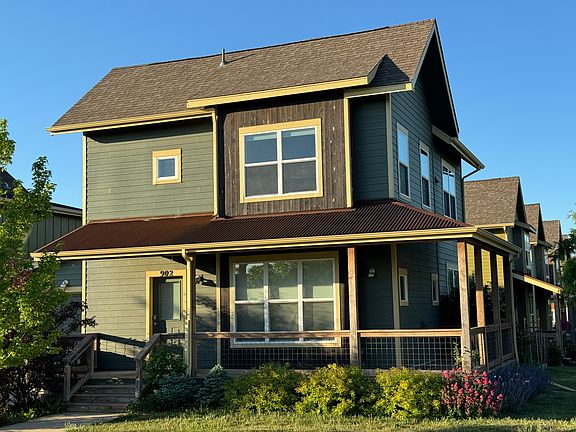 2nd image of 902 Rosewood Ave
