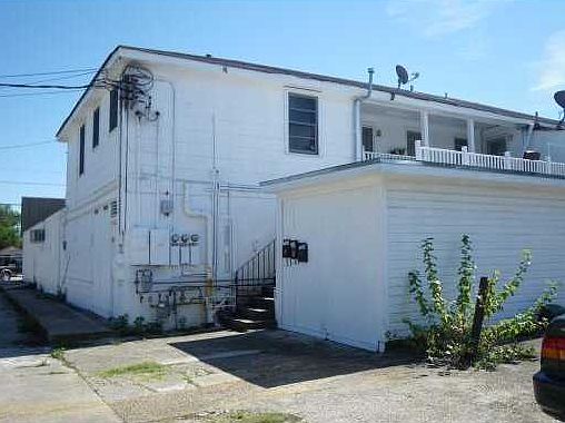 2nd image of 3504 Derbigny St APT A