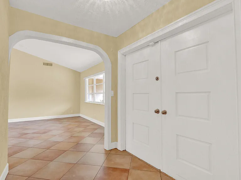 4529 Square Lake Dr — Photo 7