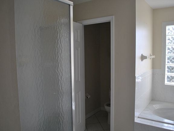5th image of 623 Linden St