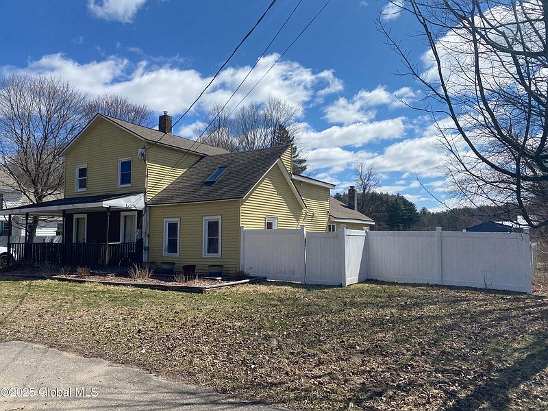 3rd image of 470 Middle Grove Road