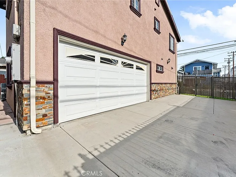 435 Cerritos Ave — Photo 31