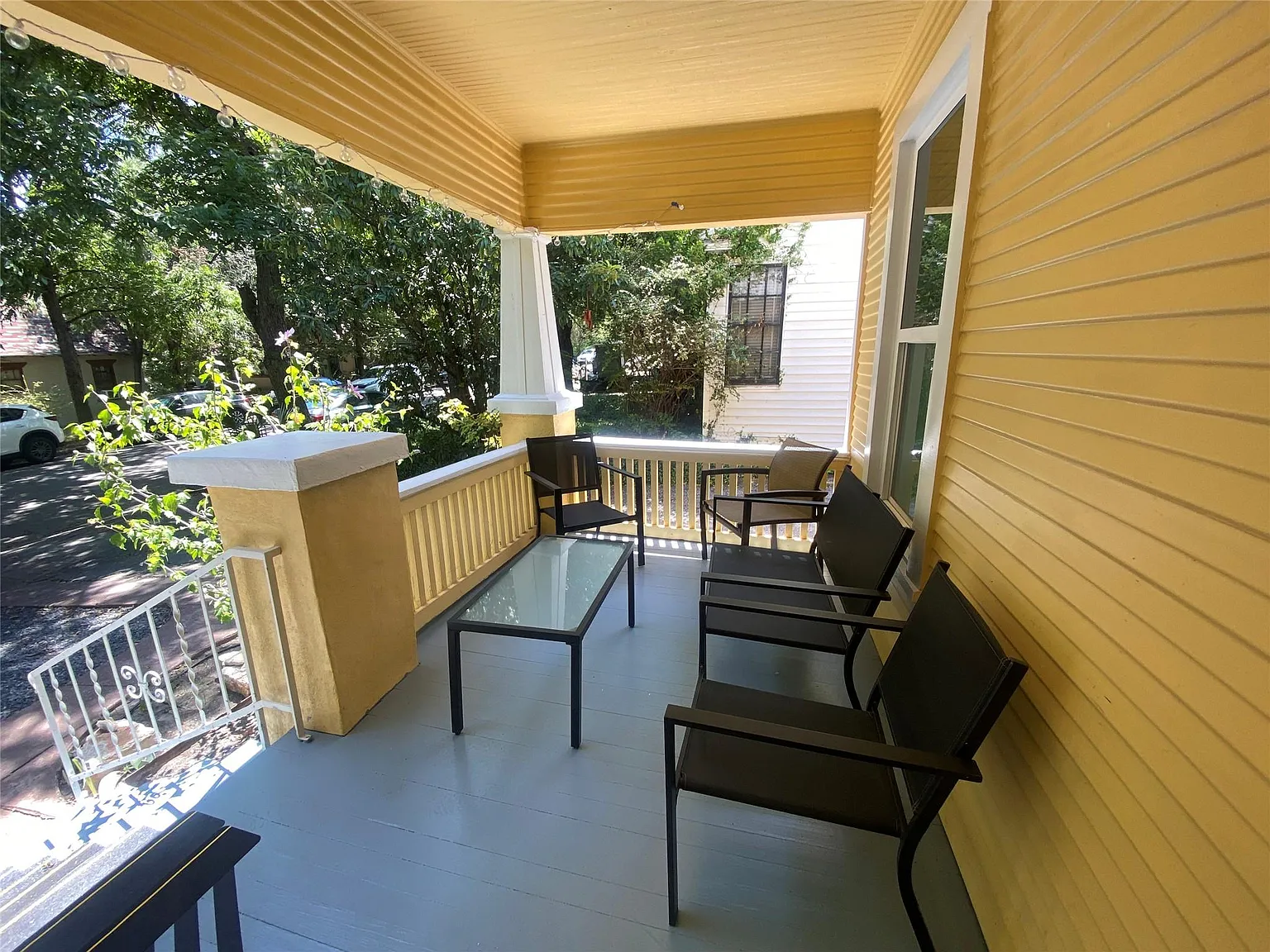 3 bed, 2.0 bath, 1942 sqft, $3,000 — Photo 3
