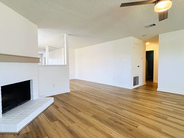 1007 Chilton Dr — Photo 9