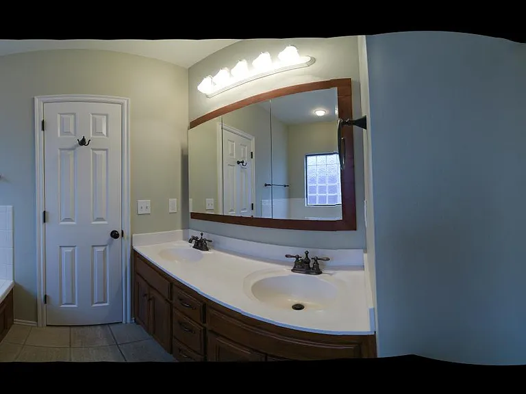Master bathroom 2