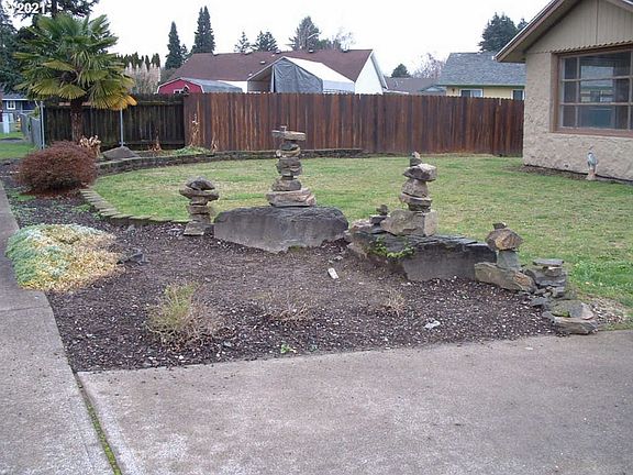 4th image of 387 E Scott Ave
