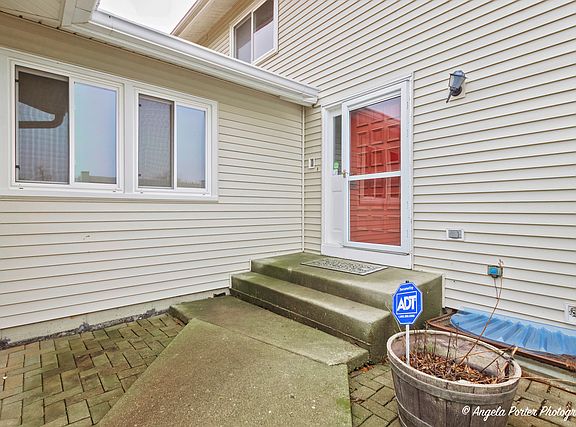 2nd image of 450 Skylark Ln #450