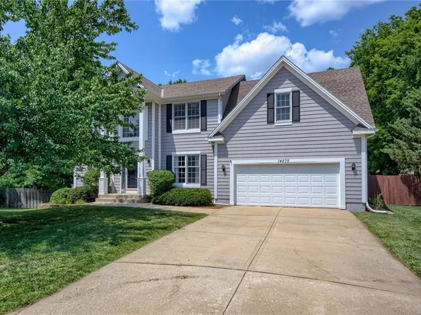 14575 S Greenwood St, Olathe, KS 66062