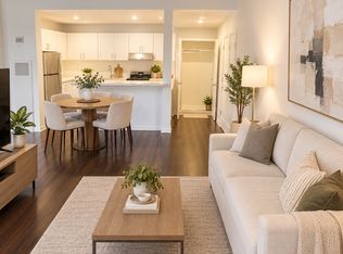 215 S Reeves Dr APT C, Beverly Hills, CA 90212