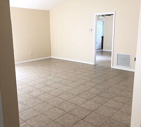 5th image of 3850 Bayshore Cir