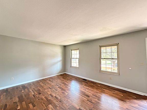 5th image of 6044 Northcliff Blvd