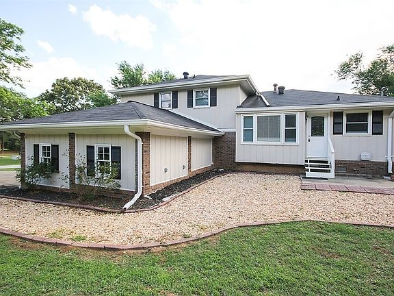 3rd image of 2678 Majestic Cir