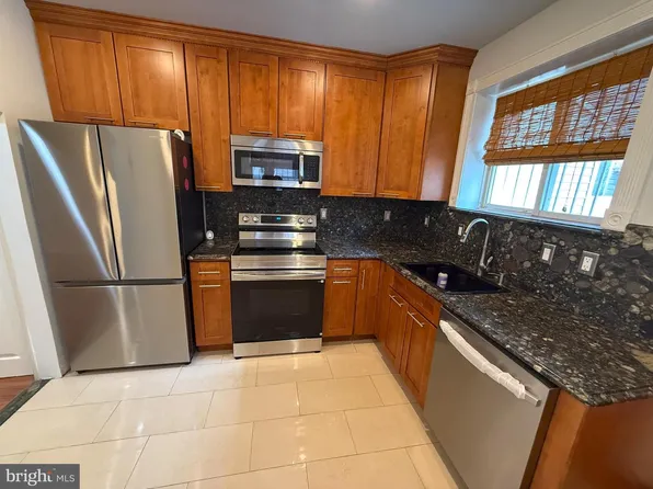 2527 S Hicks St, Philadelphia, PA 19145