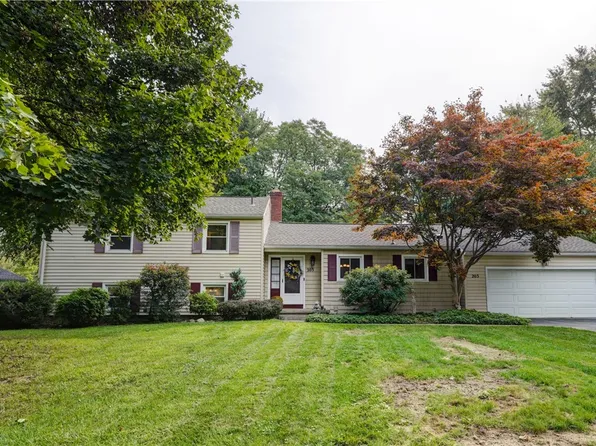 203 Harwood Cir, Rochester, NY 14625