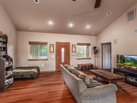 4th image of 609 Tanglewood Dr