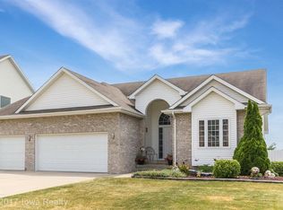 7886 Boulder Ct, West Des Moines, IA 50266