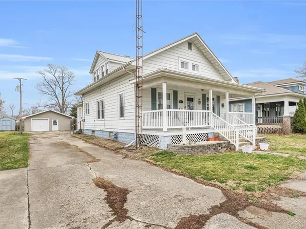 817 N 12th St, Mattoon, IL 61938
