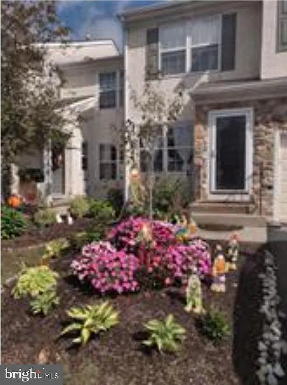 3 bed, 2.5 bath, 3046 sqft, $3,300 — Photo 2