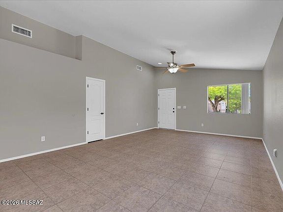 5th image of 2818 W Medallion Dr