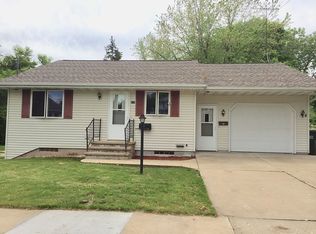 215 E 10th St, Kaukauna, WI 54130