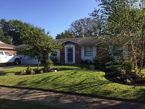 Single story home, attached 2 1/2 car garage