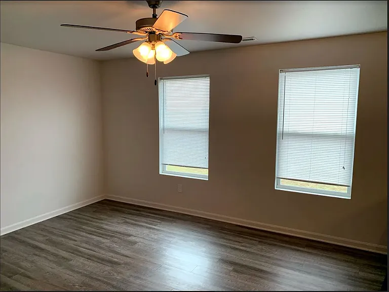 Parkside Manor Apartmens — Photo 12